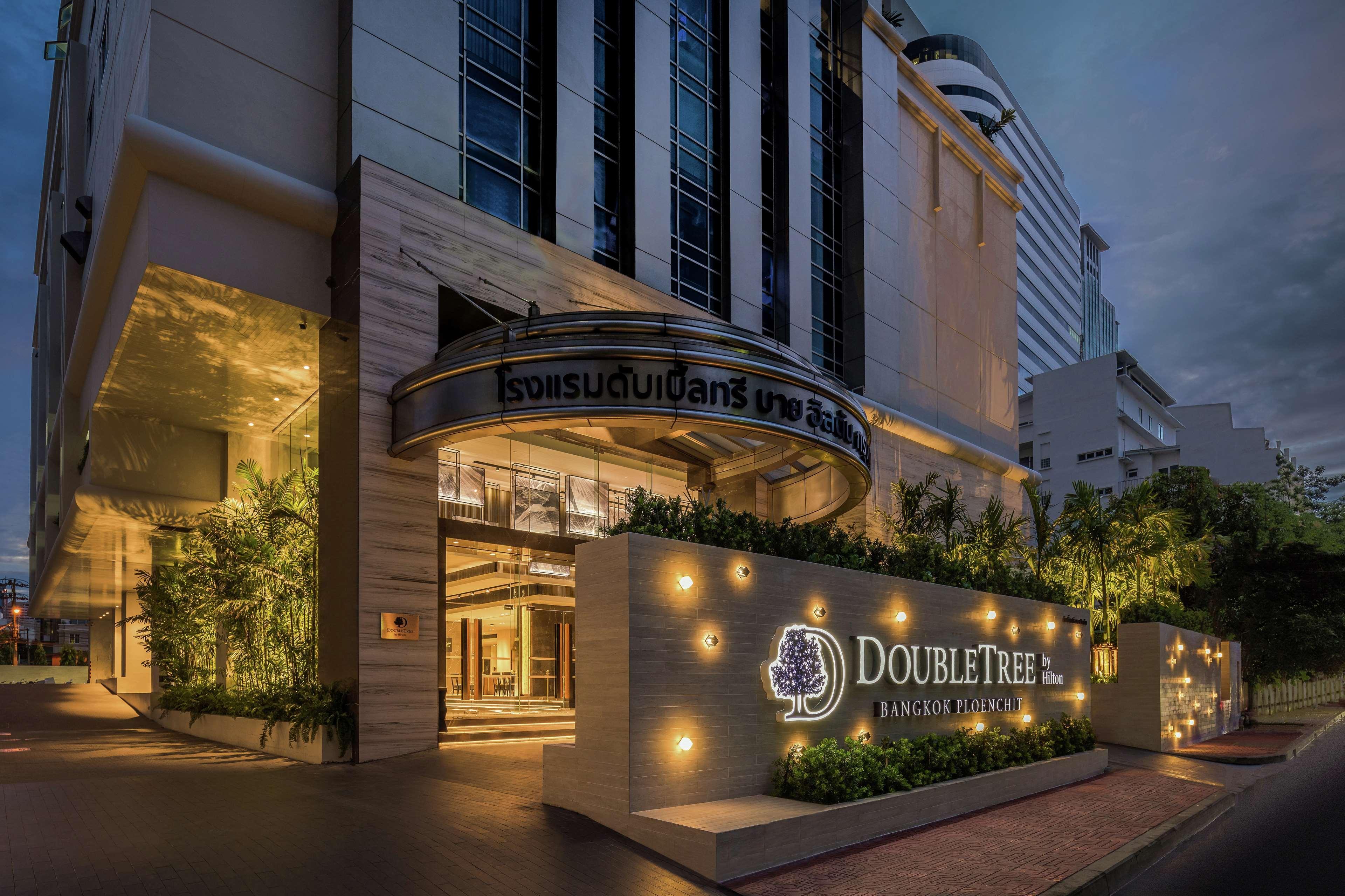 Doubletree By Hilton Bangkok Ploenchit Hotel Exterior photo